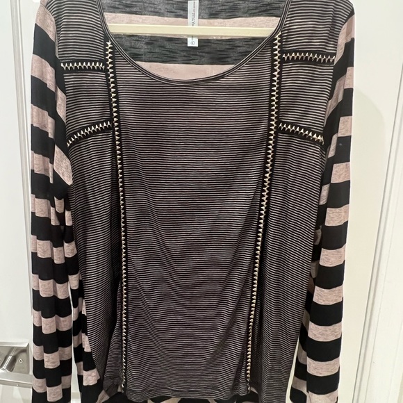 Chic Striped Black and Beige/Gold Women's Blouse - Picture 1 of 2